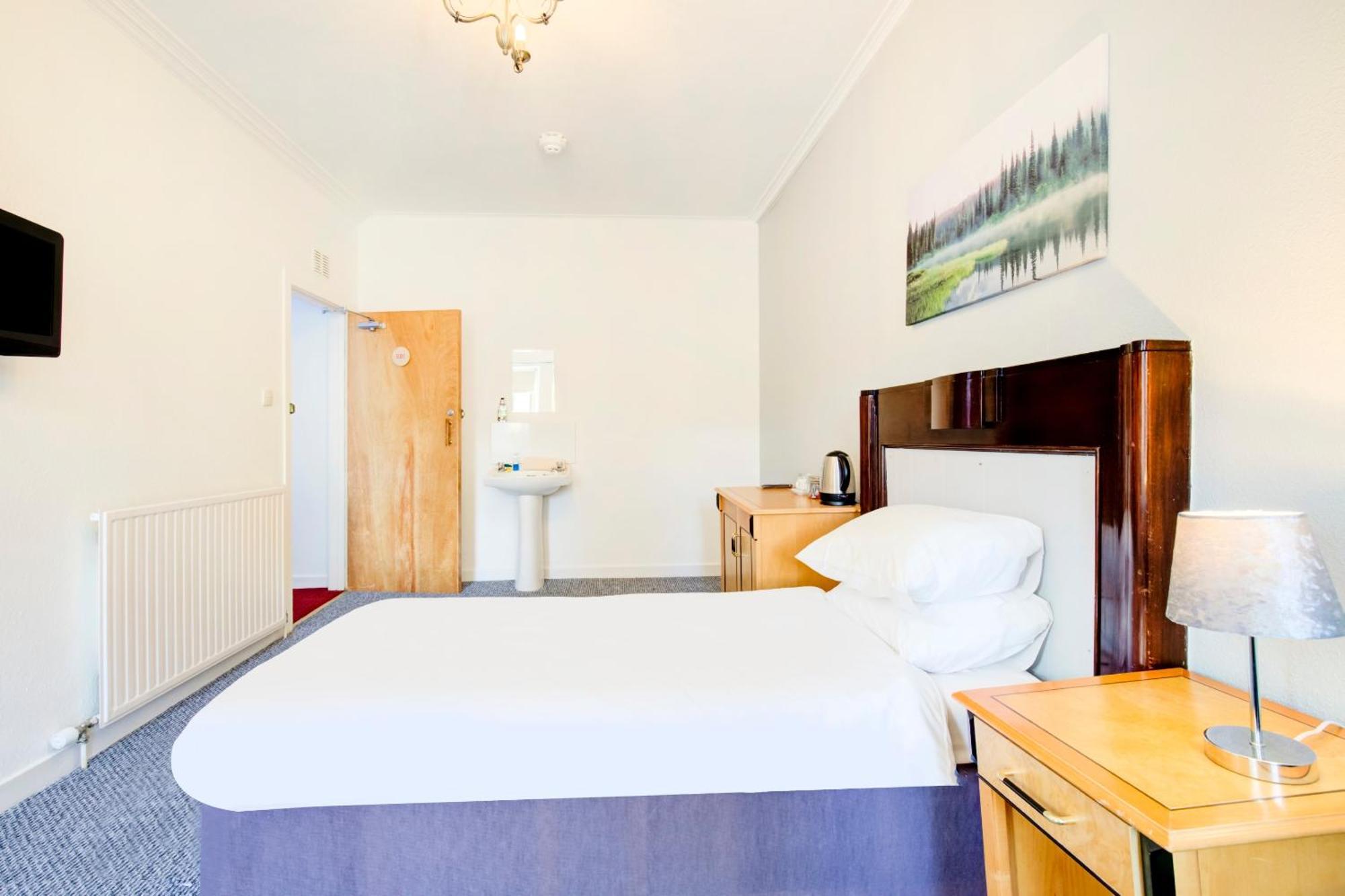 Oyo Eastbank Hotel, Speyside Scotland Rothes Exterior photo